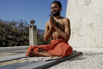 Exploring the 4 Types of Yoga in Hinduism - GLXYOGA