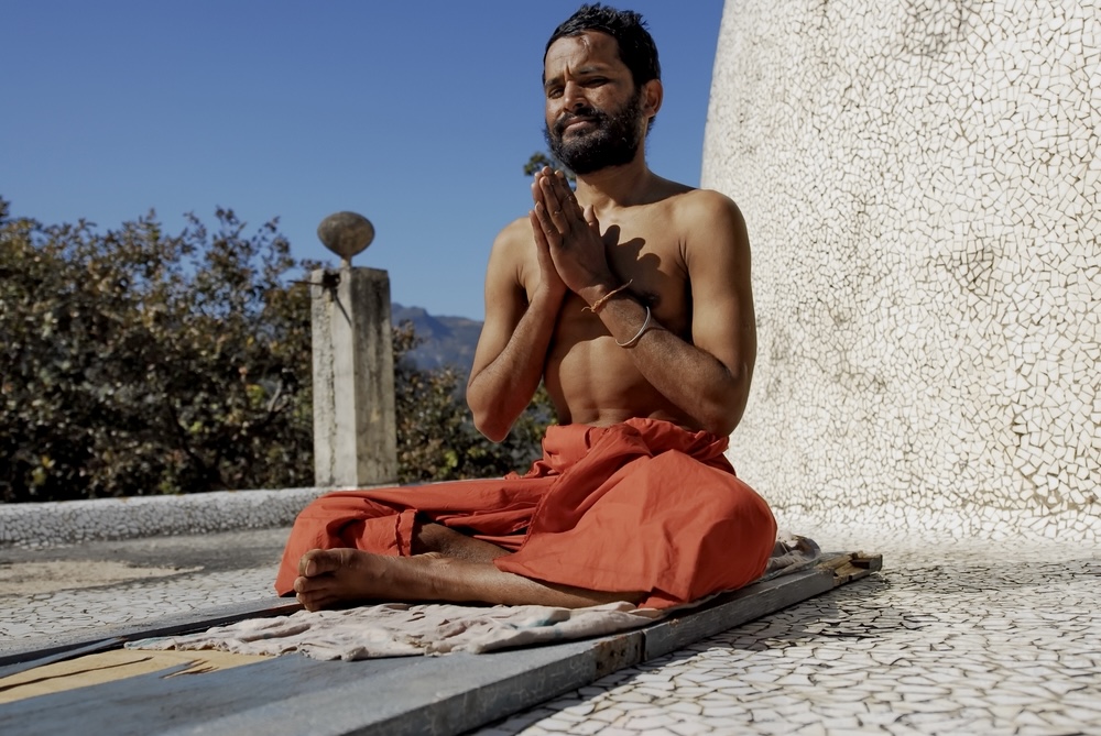 Exploring the 4 Types of Yoga in Hinduism - GLXYOGA